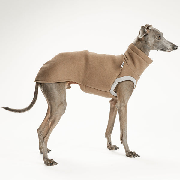 Windspielmode: Ärmeloses Baumwollfleece-Long Shirt in edlem Mokka, speziell auf die besondere Körperform von Italienischen Windspielen zugeschnitten.