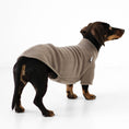 Bild in Galerie-Betrachter laden, Dackel Fleece Pullover Walnut
