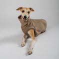 Bild in Galerie-Betrachter laden, Fleece Shirt Windhund Walnut – ergonomischer Schnitt für Dackel und Windhunde – handgefertigte Hundekleidung