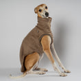 Bild in Galerie-Betrachter laden, Fleece Shirt Windhund Walnut – optimale Passform für Windhunde, Whippets und Dackel