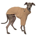 Bild in Galerie-Betrachter laden, Pullover Iggy Camel – hochwertige Hundekleidung für Dackel, Windspiele und Windhunde von Karma Hund Berlin – Ganzkörperansicht am Hund
