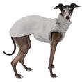 Bild in Galerie-Betrachter laden, Teddy Shirt Iggy Light Grey – hochwertige Hundekleidung für Dackel, Windspiele und Windhunde von Karma Hund Berlin – Ganzkörperansicht am Hund