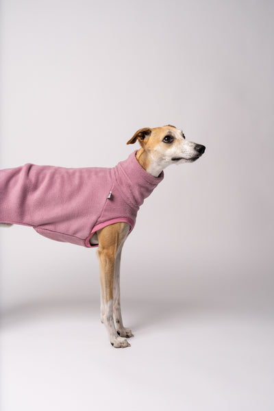 Detailaufnahme: Bündchen und elastischer Bauchbund am Fleece-Shirt für Windhunde