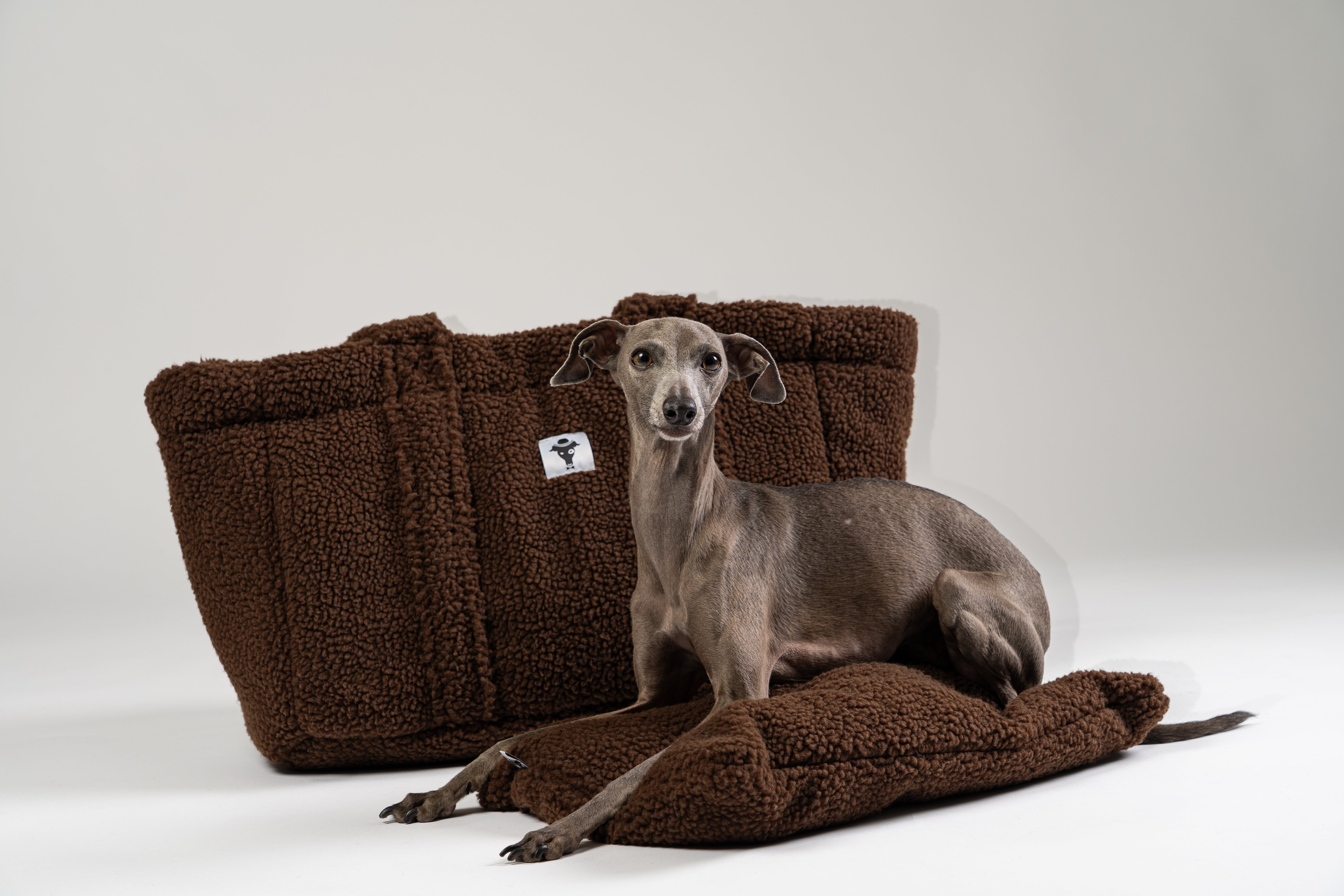 Karma Hund: Handgefertigte Hundebekleidung aus Berlin