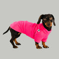 Bild in Galerie-Betrachter laden, Dackel Fleece Pullover Magenta
