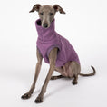 Bild in Galerie-Betrachter laden, Fleece Shirt Iggy Violet – ergonomischer Schnitt für Dackel und Windspiele – handgefertigte Hundekleidung
