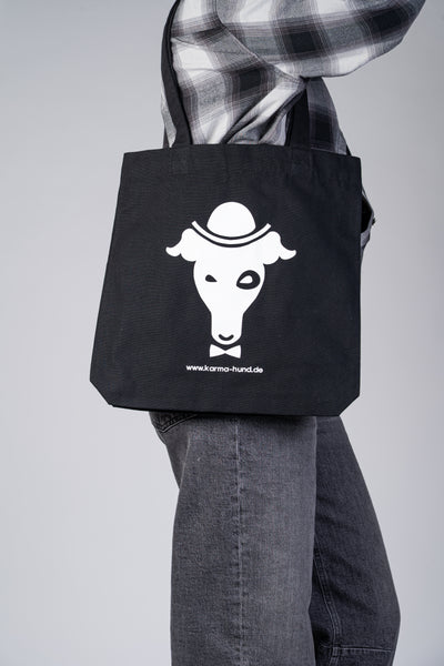 Karma Hund Jutebeutel mit sichtbarer Bodenformnaht und klar erkennbarem Print.