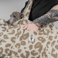 Bild in Galerie-Betrachter laden, Teddy Shopper Leo Taupe
